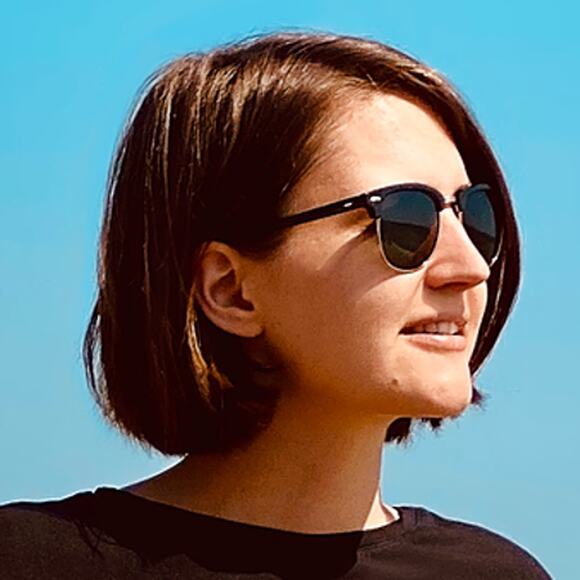 Upcycled Hand Printed Medium Black Parrot Ukraine Artist Peace Fundraiser Tee - Picture 4 of 4